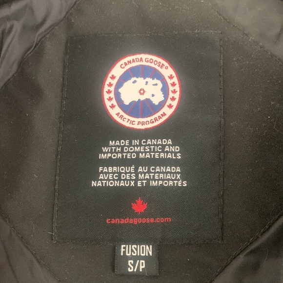Pre-loved Classic Canada Goose Mystique Parka (long) in Size S - Picture 2 of 4